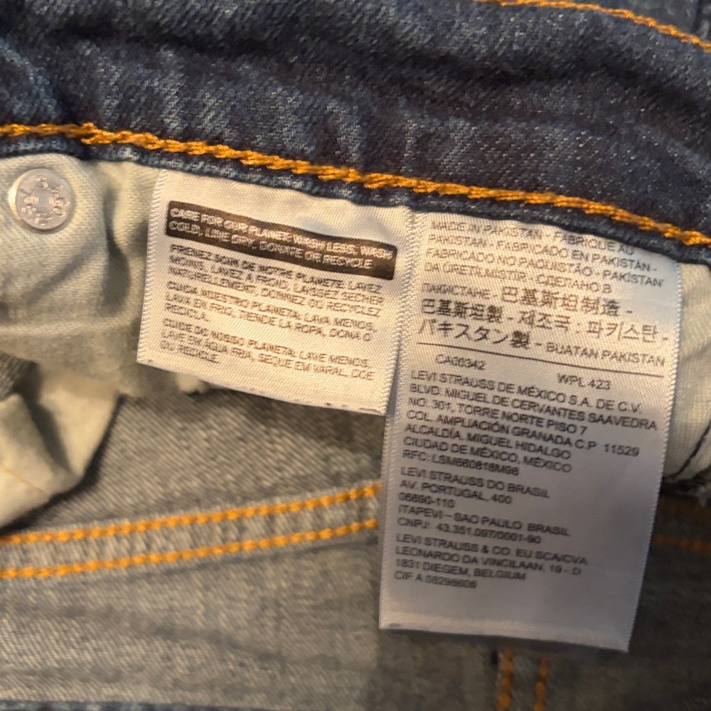 Levi's Classic 511 Straight Denim Jeans - Picture 2 of 4